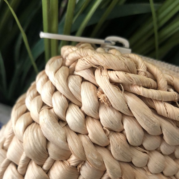 Vintage Rattan Bag with Needle Point Accent-Wood Handles-Zip Top-14x10x3 - Picture 6 of 17